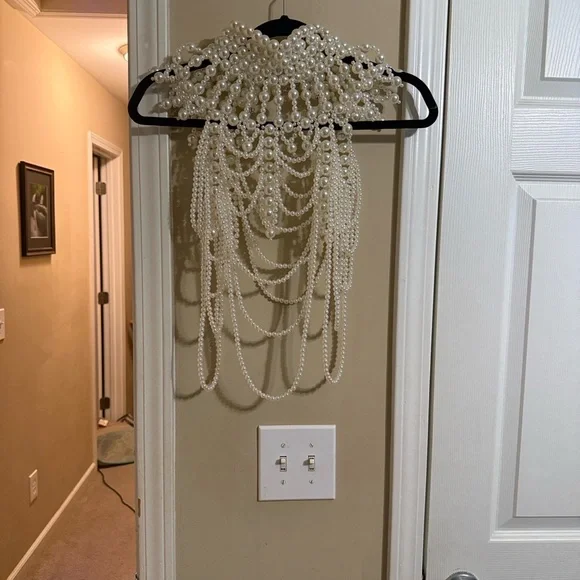 NWOT Luxurious Pearl Cascade Statement Necklace - Picture 4 of 5